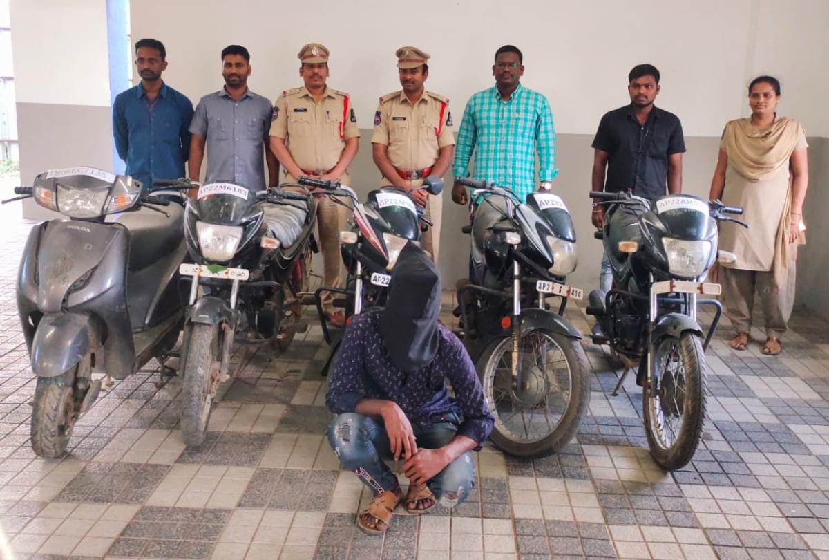 Thief arrested | ద్విచక్ర వాహనాల దొంగ అరెస్ట్‌.. ఐదు వాహనాలు స్వాధీనం