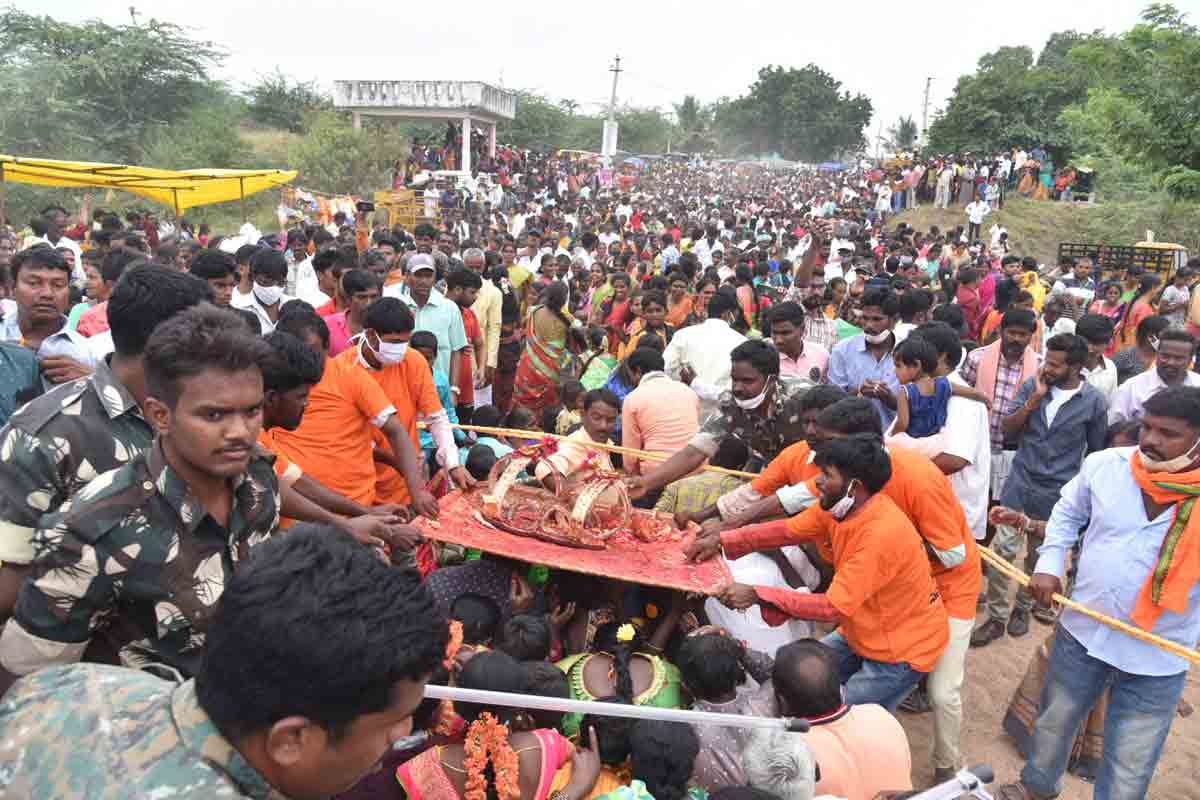 పులకించిన కాంచనగుహ