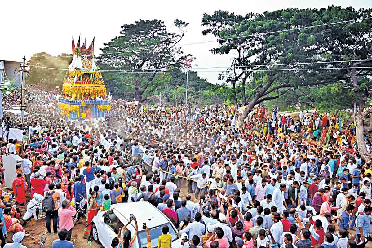 కనులపండువగా లింబాద్రి రథోత్సవం