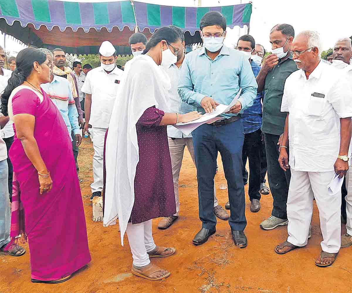 రైతుల ఫిర్యాదుతోనేఈటల భూముల సర్వే