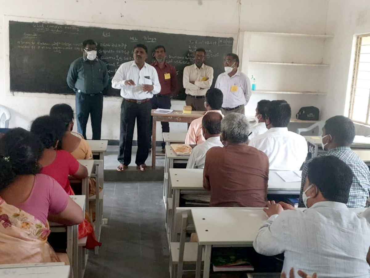 Mahabubabad : ఉపాధ్యాయుల చేతిలో విద్యార్థుల భవిష్యత్‌.. జిల్లా సెక్టోరియల్‌ అధికారి బుచ్చయ్య