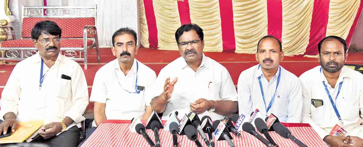 ధాన్యం కొనుగోళ్లపై బీజేపీ దొంగ నాటకం