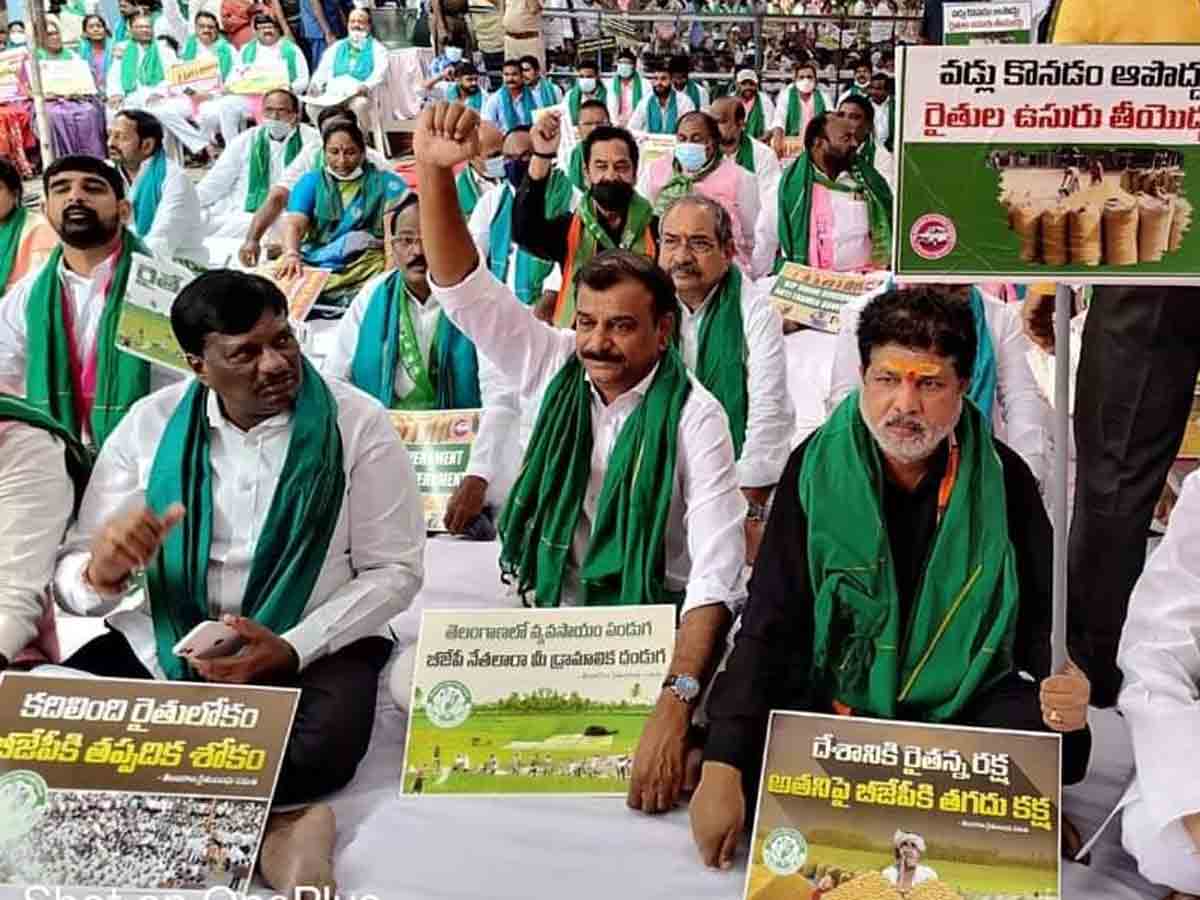 Vikarabad : రైతన్నకు బాసటగా మహాధర్నా.. జిల్లా నుంచి తరలిన నాయకులు