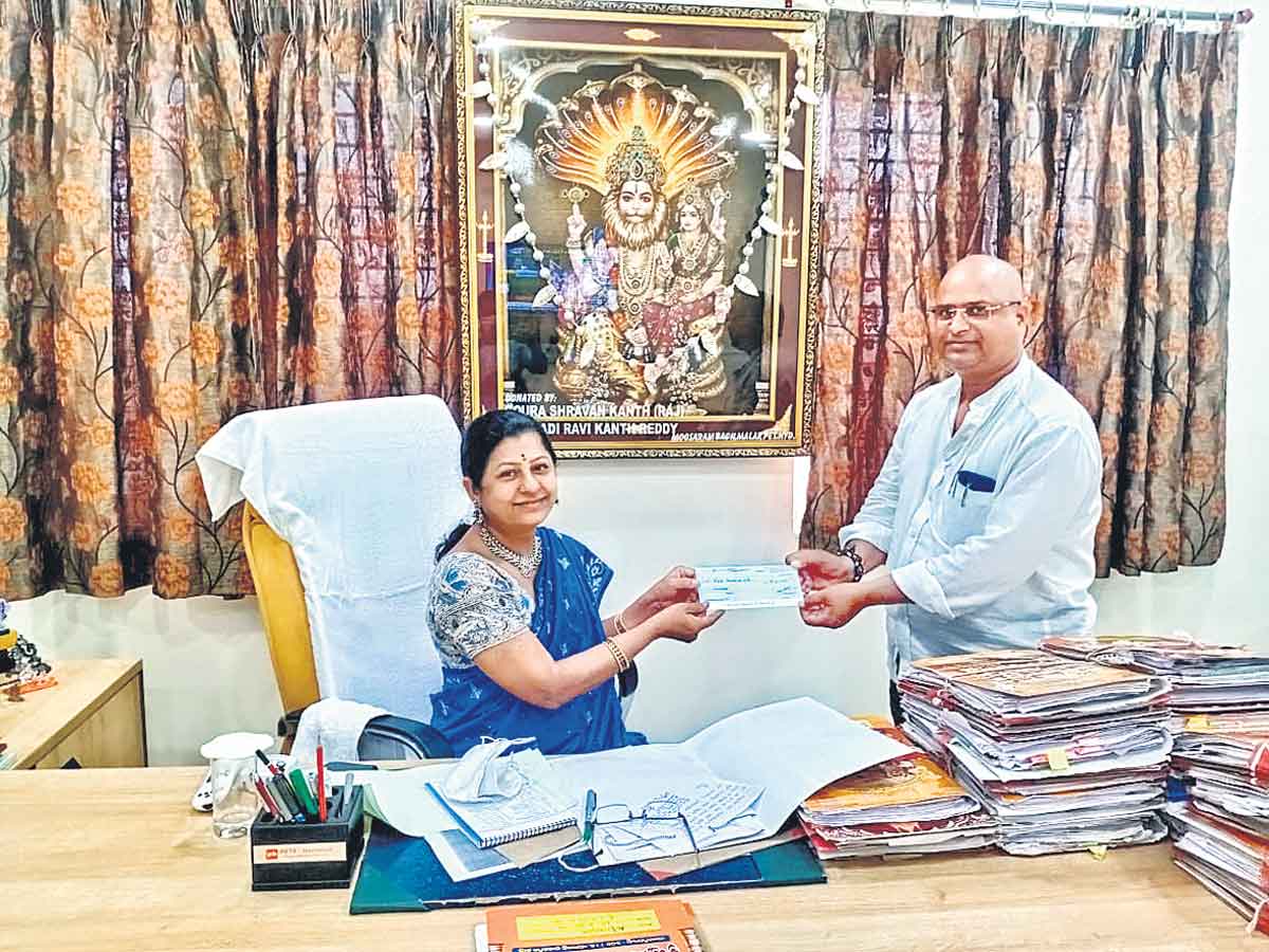 యాదాద్రి గోపుర స్వర్ణ తాపడానికి రూ.50వేల విరాళం