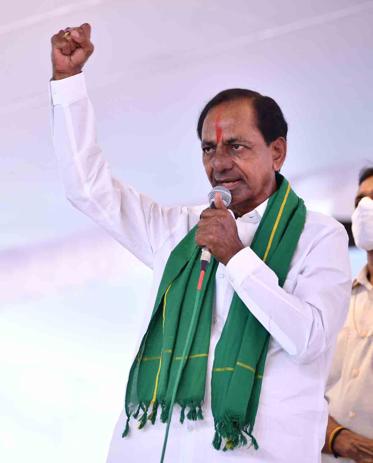 ధర్నాకు దండుగా..