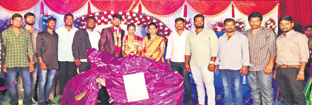 సీనూ పెట్రోల్‌ పోయ్యలేవ్‌.. సైకిల్‌ చాలు!