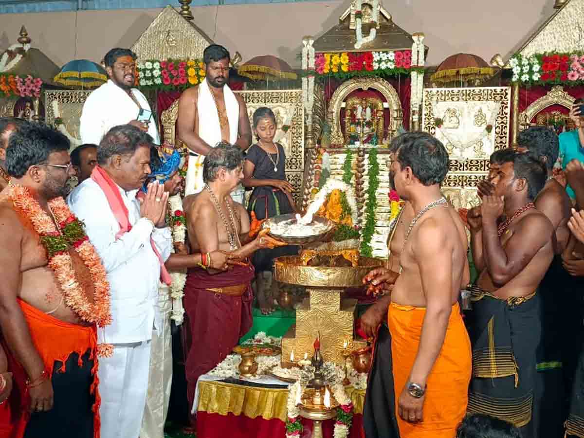 Kadthal : అయ్యప్పనామస్మరణతో మార్మోగిన చల్లంపల్లి..