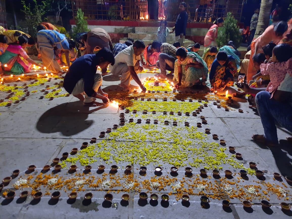 Vikarabad : భక్తి శ్రద్ధలతో తులసీ పూజలు..