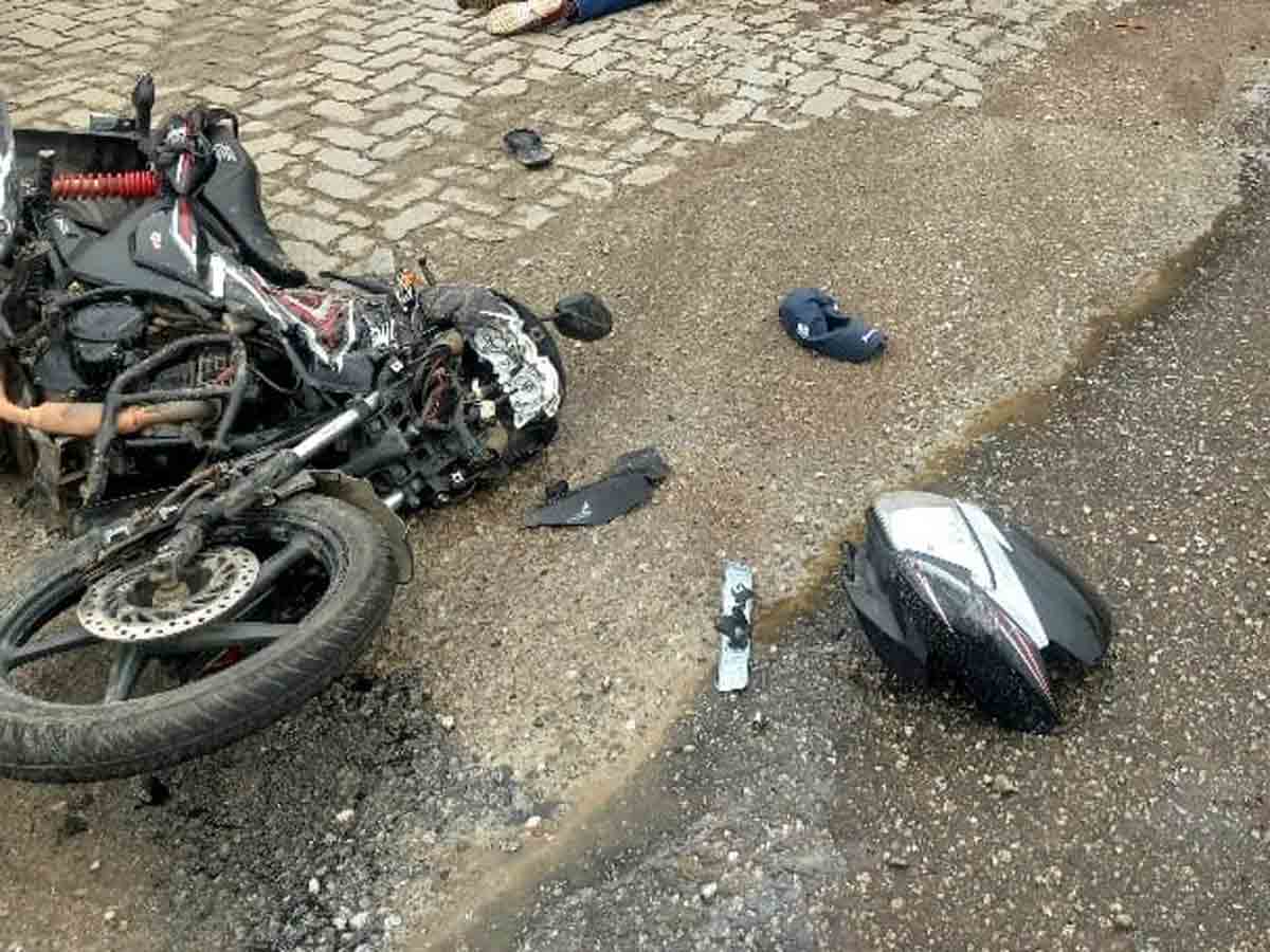 Crime news : బైక్‌ అదుపు తప్పి.. లారీ టైర్ల కిందకు..