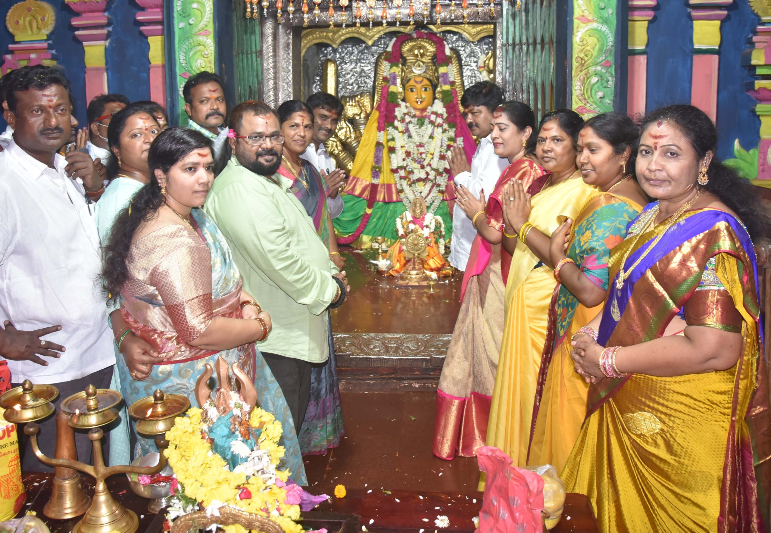 Warangal : భద్రకాళీ ఆలయానికి పోటెత్తిన భక్తులు.. కార్తీక పర్వదినంతో ప్రత్యేక పూజలు