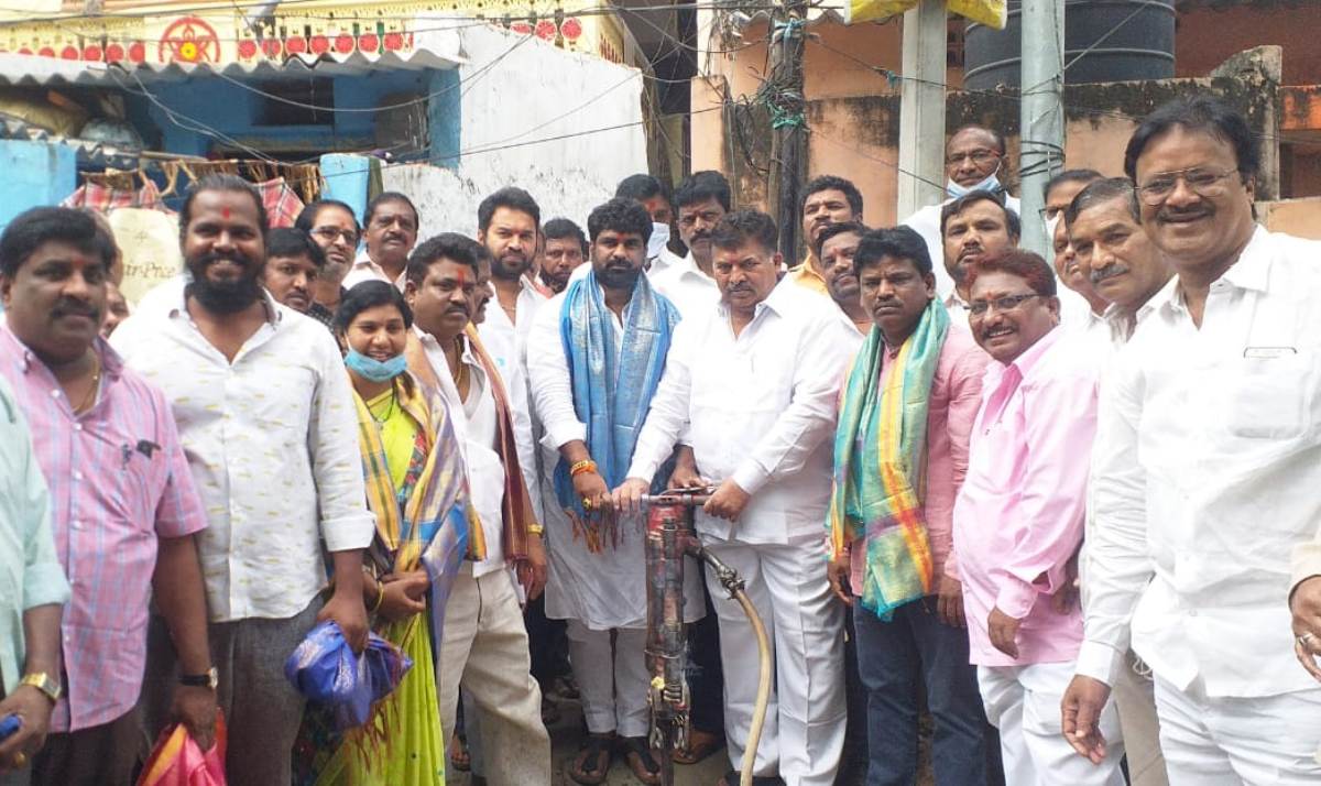 Development works | రాజకీయాలకు అతీతంగా అభివృద్ధి కార్యక్రమాలు