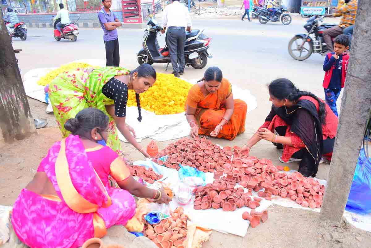 యాదాద్రి అభివృద్ధిలో స్థానికుల సహకారం గొప్పది