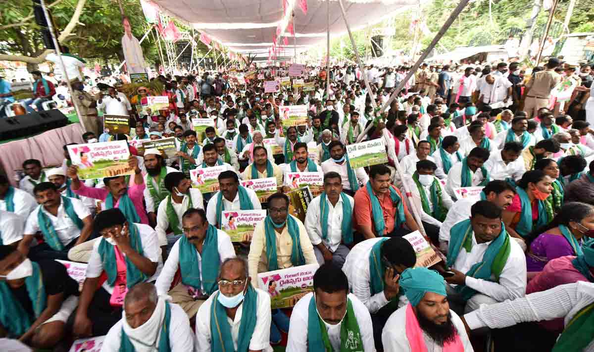 మహాధర్నాలో మనోళ్లు