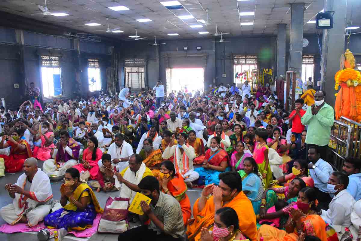 యాదాద్రిలో కార్తీక సందడి