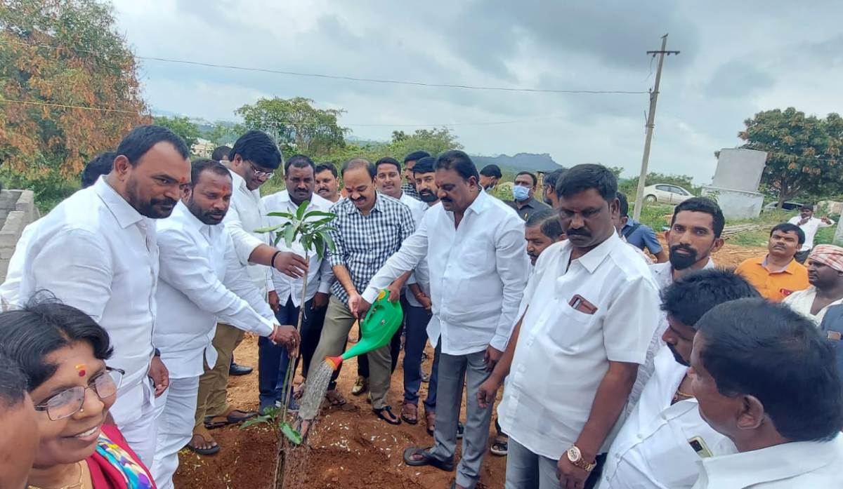 Temple | నిర్మాణంలో ఉన్న వెంకటేశ్వర స్వామి దేవాలయాన్ని సందర్శించిన ఎంపీ రంజిత్‌ రెడ్డి