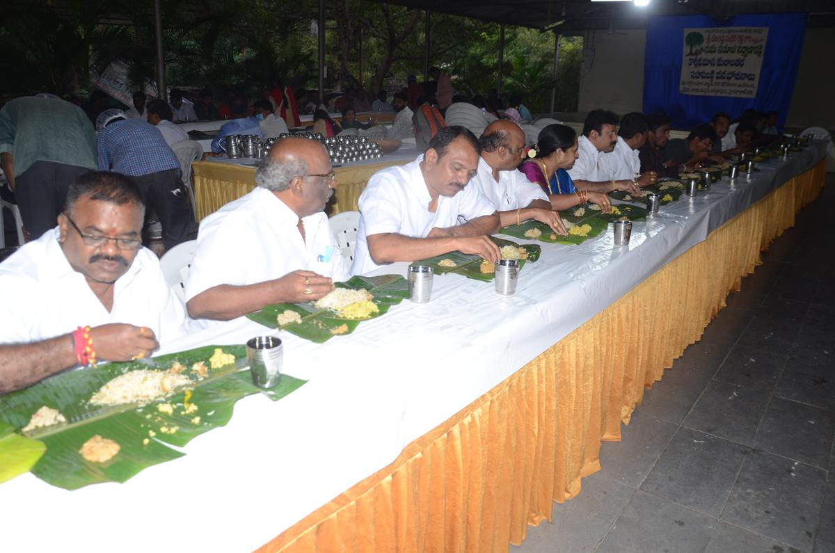 Caste free picnics | సమసమాజ నిర్మాణం కోసం కులరహిత వనభోజనాలు: ఎమ్మెల్యే దేవిరెడ్డి సుధీర్‌రెడ్డి