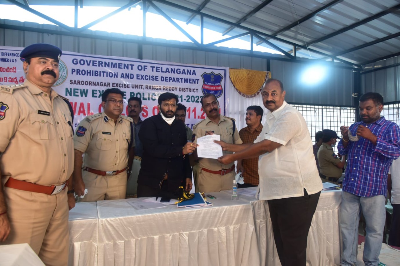 Rangareddy : పారదర్శకంగా మద్యం దుకాణాల కేటాయింపు.. కలెక్టర్‌ అమోయ్‌ కుమార్‌