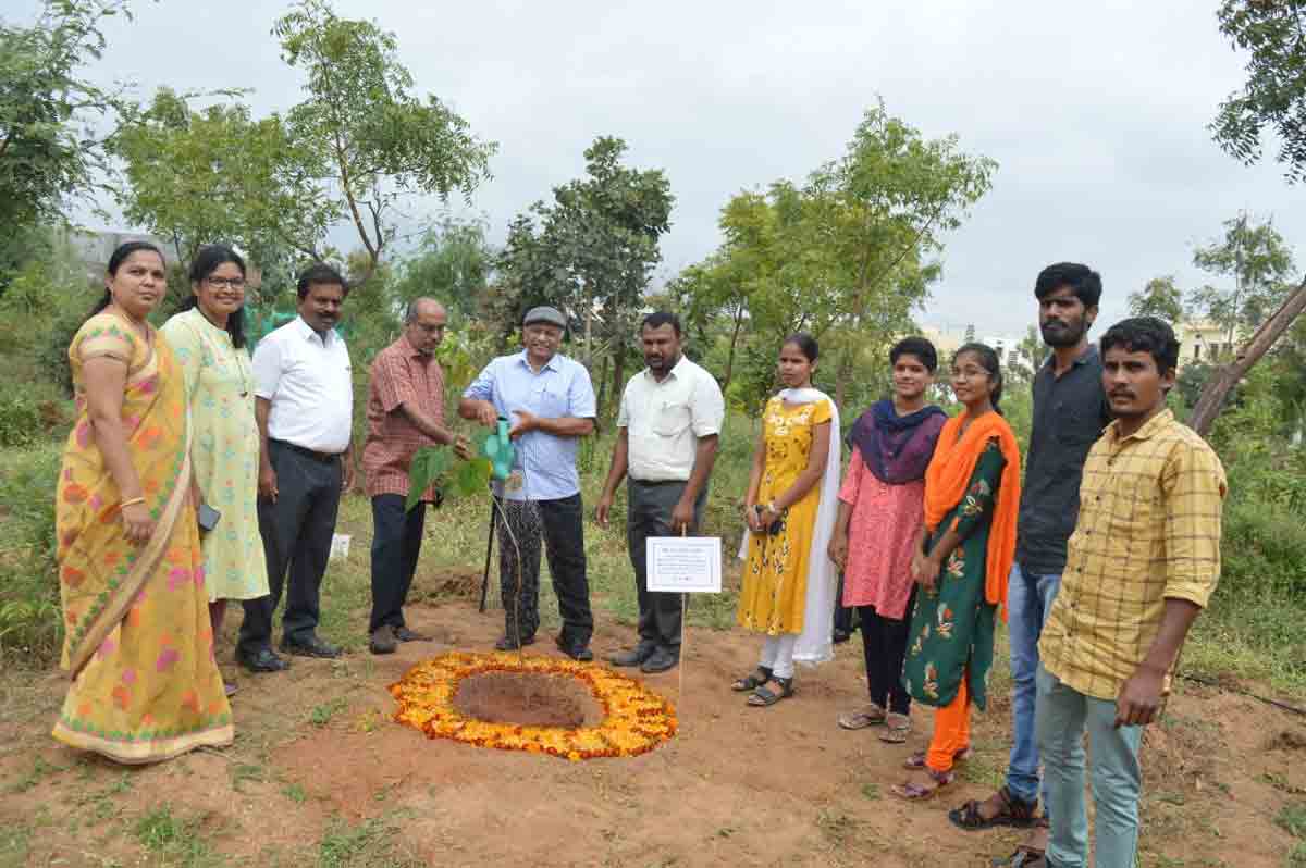 మొక్కలపై పరిజ్ఞానాన్ని పెంచుకోవచ్చు