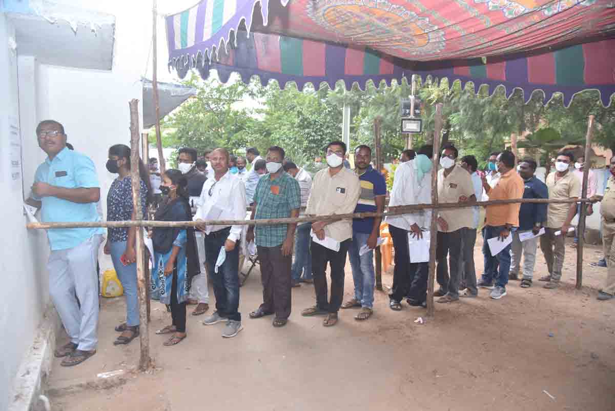 పోటాపోటీగా..