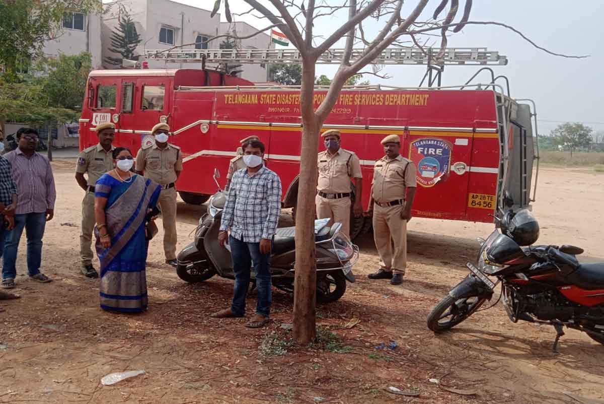 వేప చెట్లకు కార్బండిజమ్‌ పిచికారీ