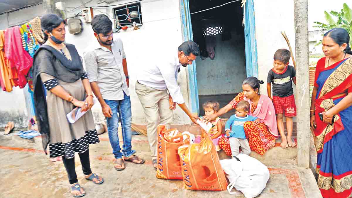 వెల్లివిరిసిన మానవత్వం