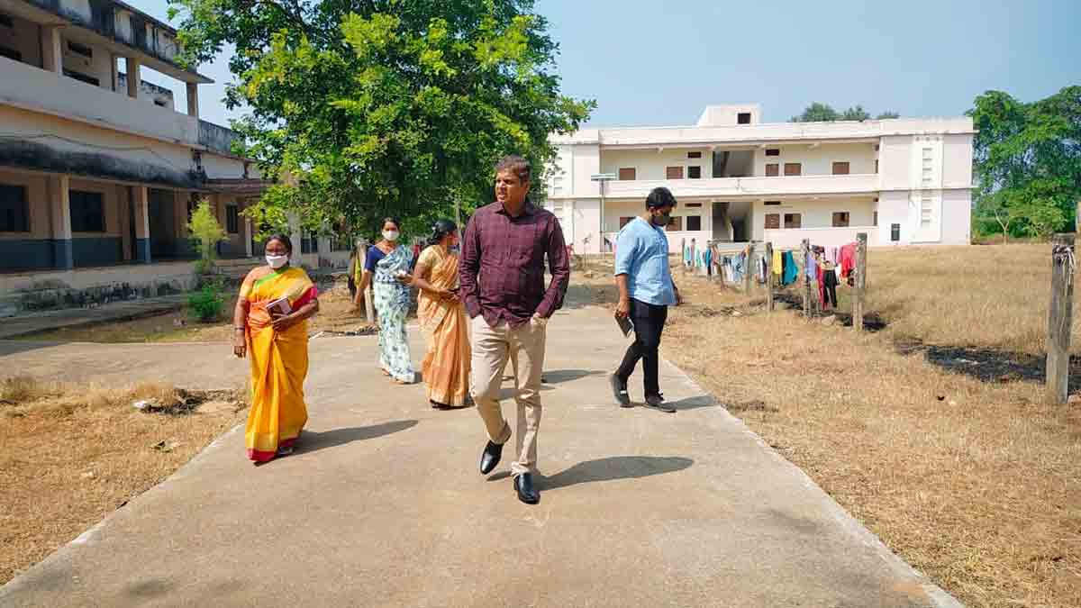 గిరి బడుల ప్రక్షాళన