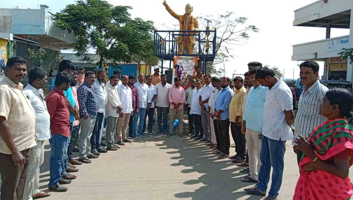 అంబేద్కర్‌ ఆశయసాధనకు ప్రతిఒక్కరూ పాటుపడాలి