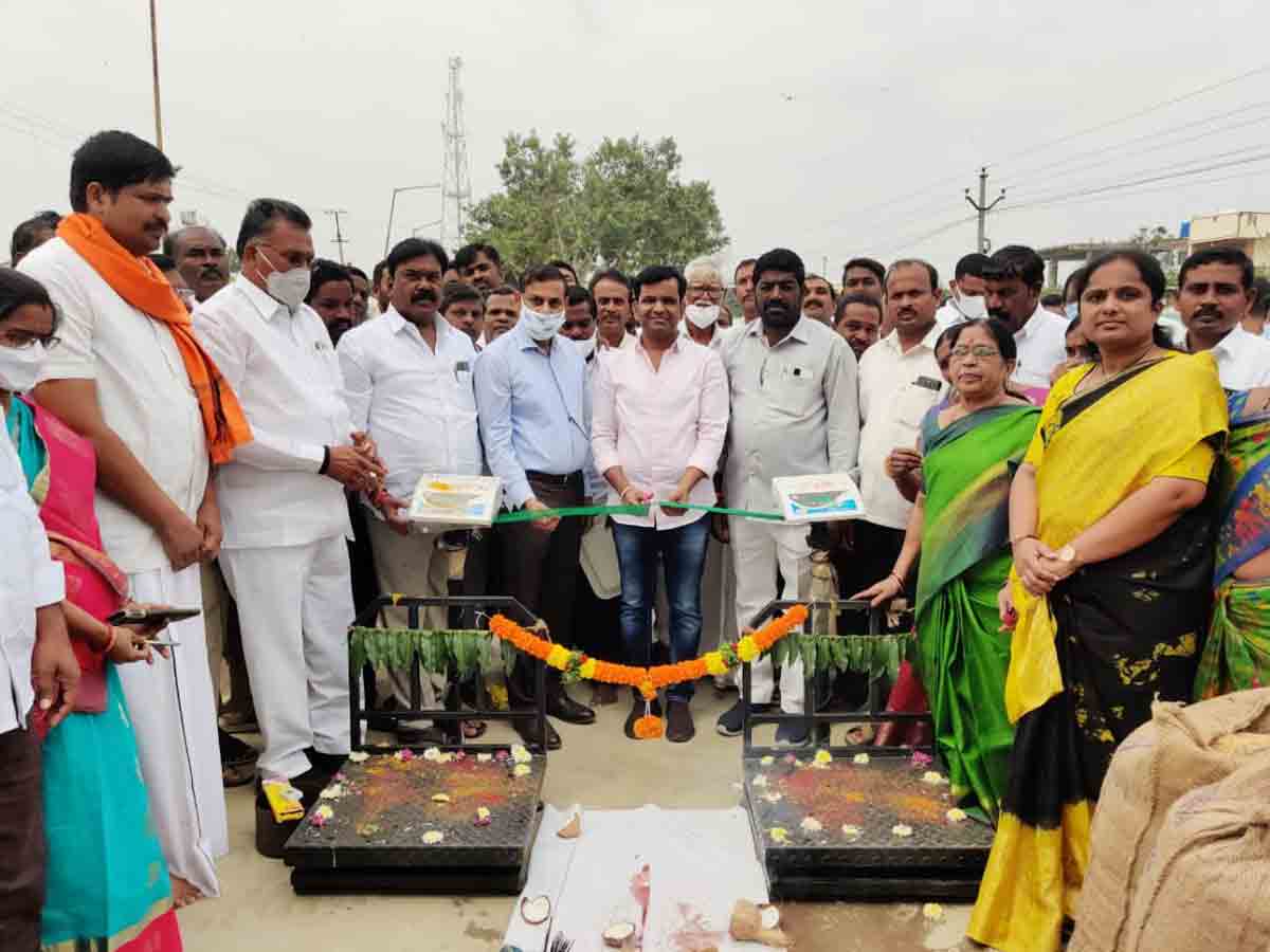 ప్రత్యామ్నాయ పంటల సాగుకు.. రైతులను ప్రోత్సహించాలి