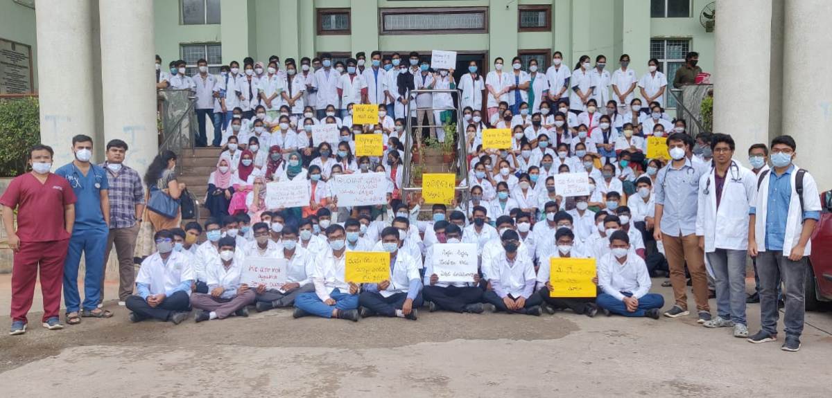 Junior doctors | ఇన్‌ సర్వీస్ కోటాను వ్యతిరేకిస్తూ జూడాల నిరసన