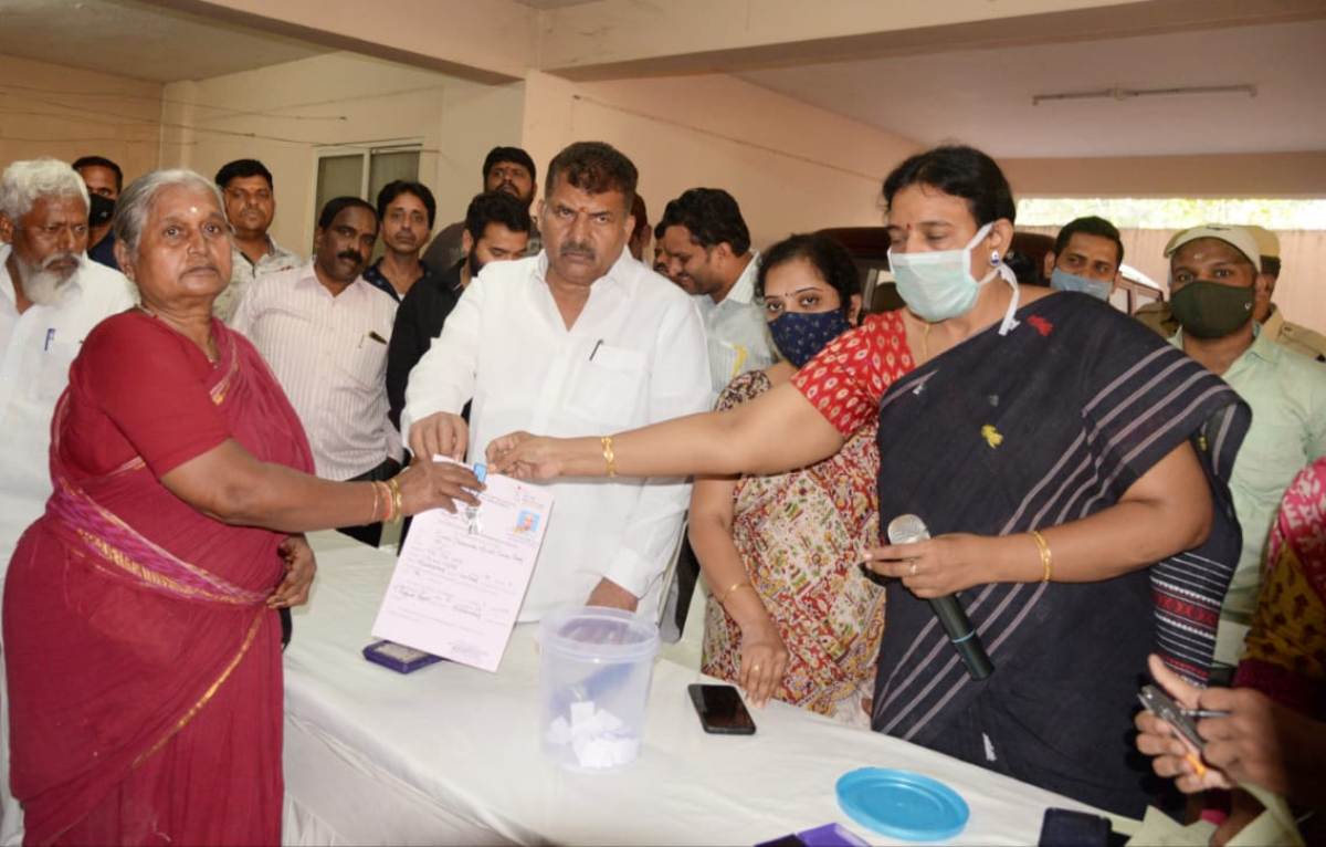 Double bedroom | పేదలకు డబుల్‌ ఇండ్ల కేటాయింపు : ఎమ్మెల్యే ముఠా గోపాల్‌