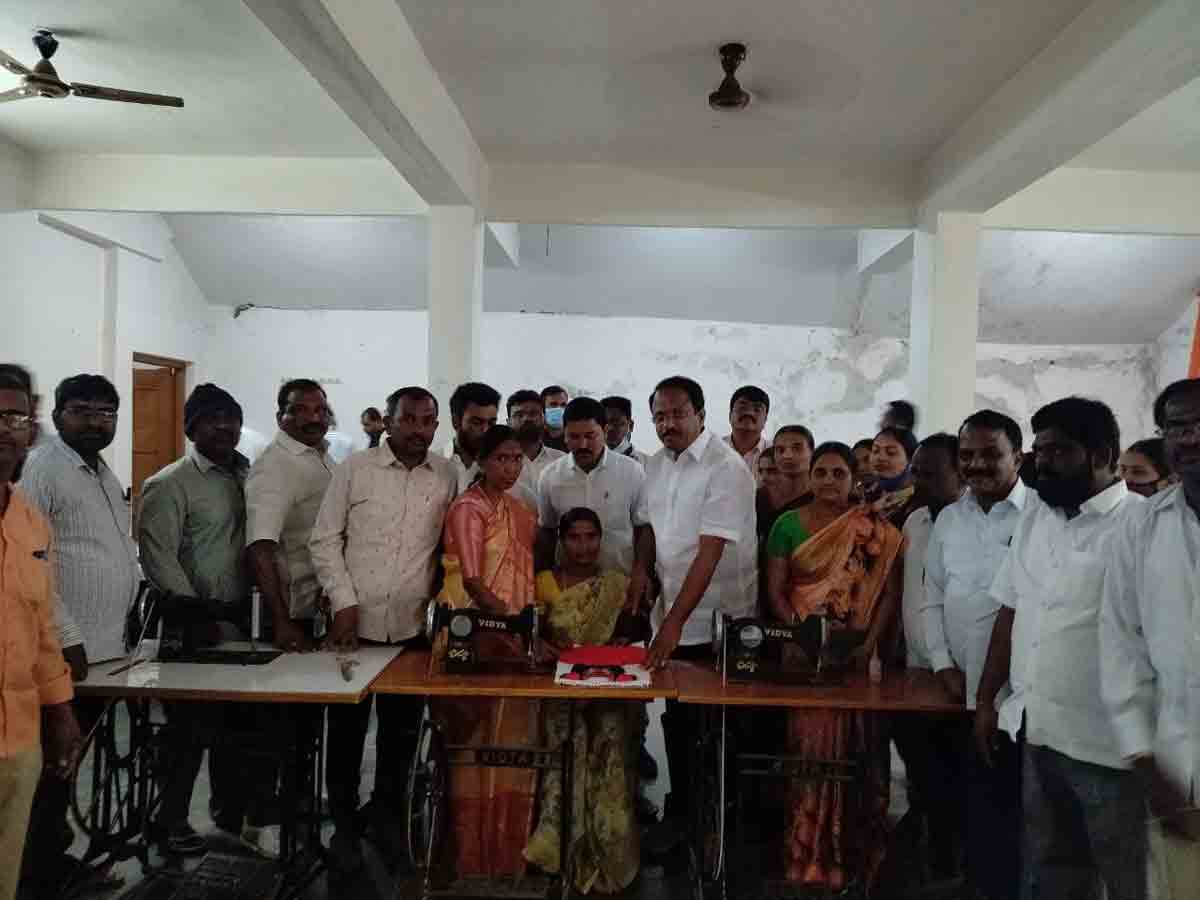 స్వయం ఉపాధిలో రాణించాలి