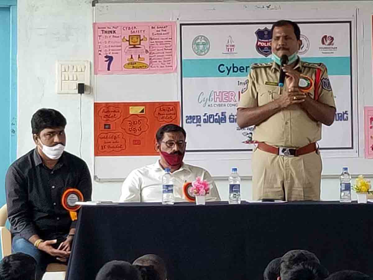 Rangareddy : సైబర్‌ నేరాలపట్ల ప్రజలు అప్రమత్తంగా ఉండాలి..