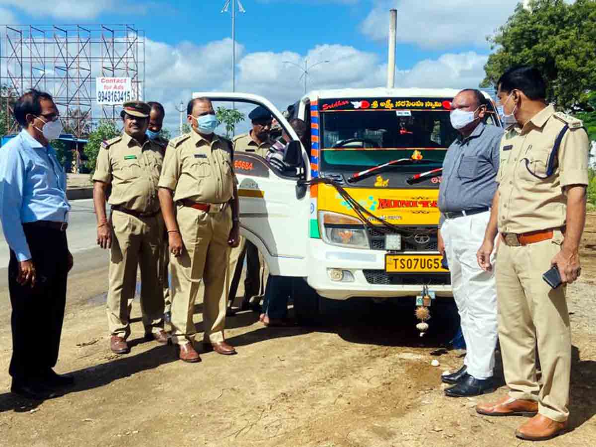 Rangareddy : పట్నంలో ప్రైవేటు వాహనాలు సీజ్‌..