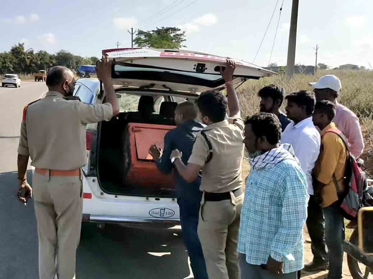 Vikarabad : చోరీకి గురైన హుండీ లభ్యం