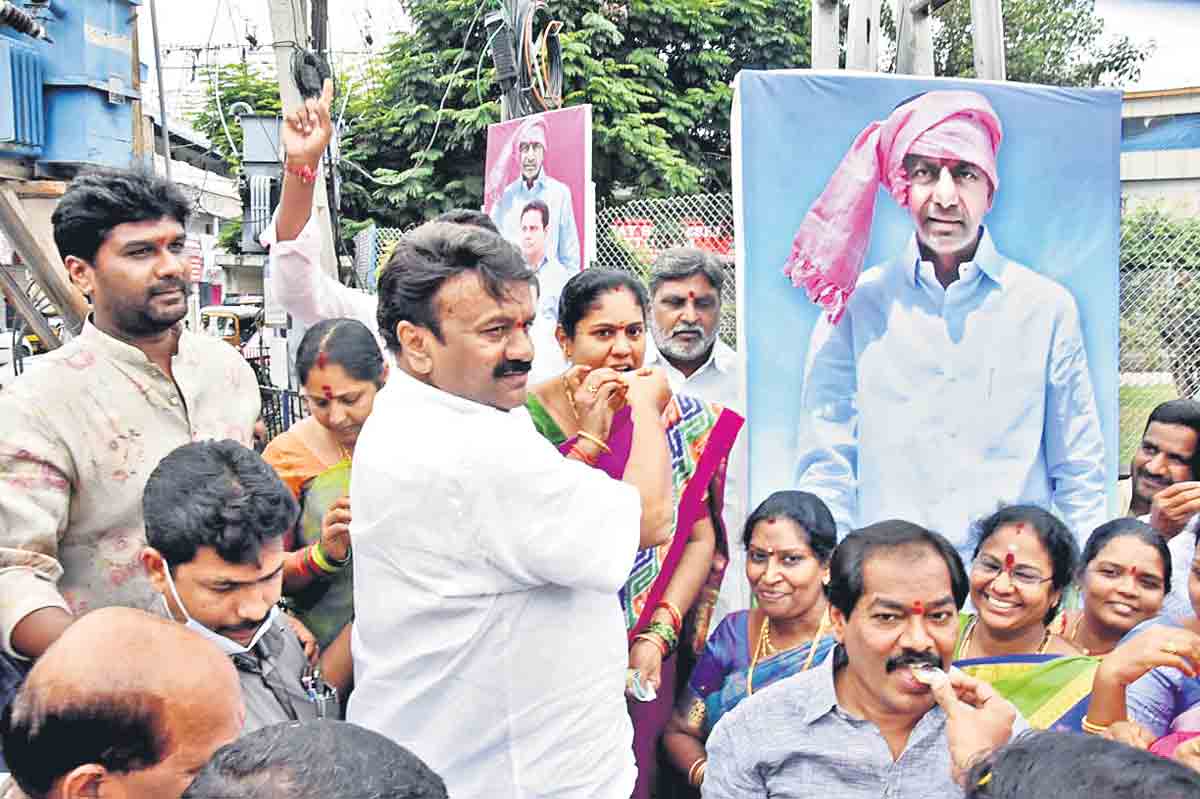 రైతుల పోరాటంతోనే కేంద్రం దిగొచ్చింది