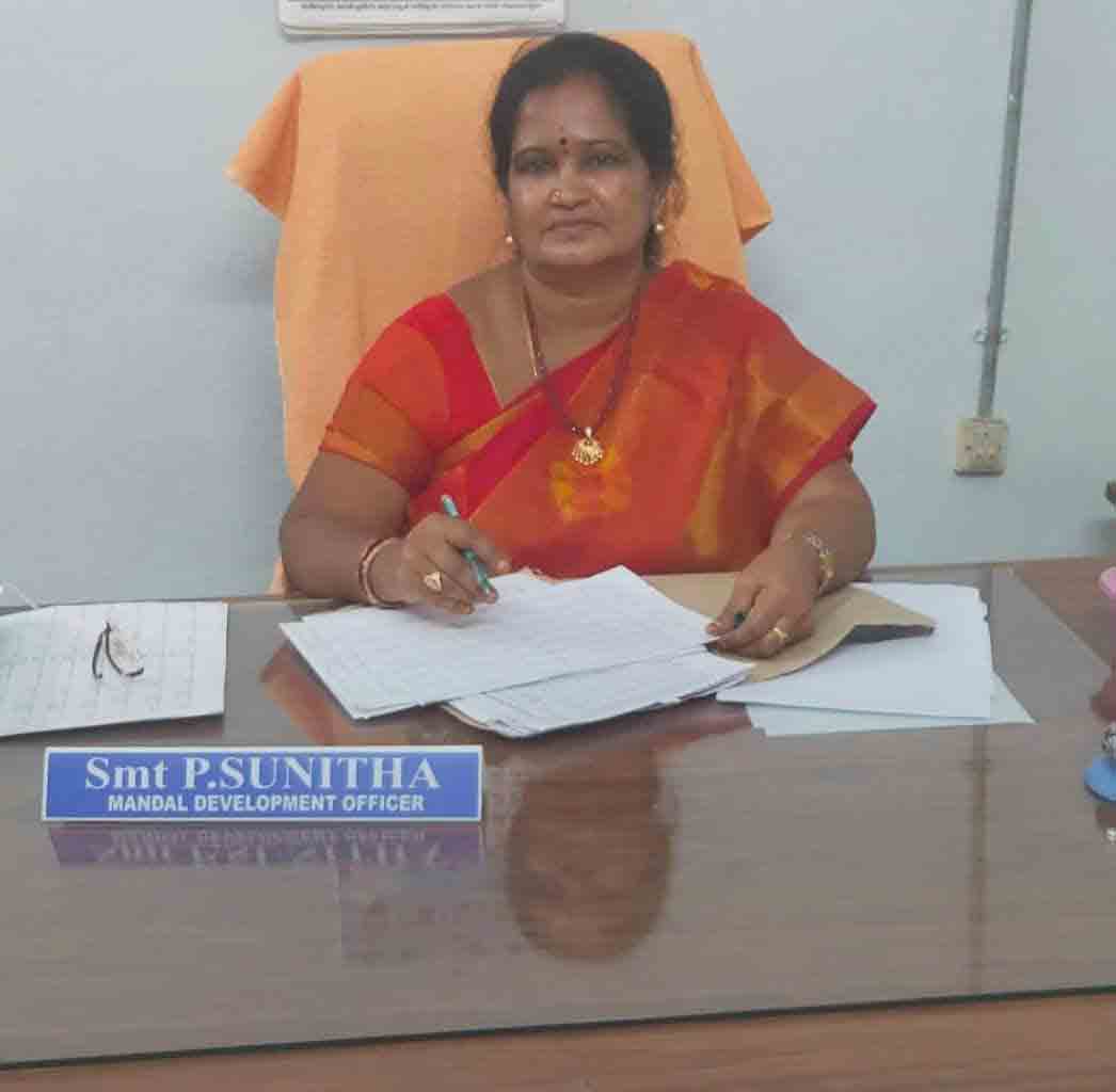 అక్కడ ఆమె మాటే శాసనం