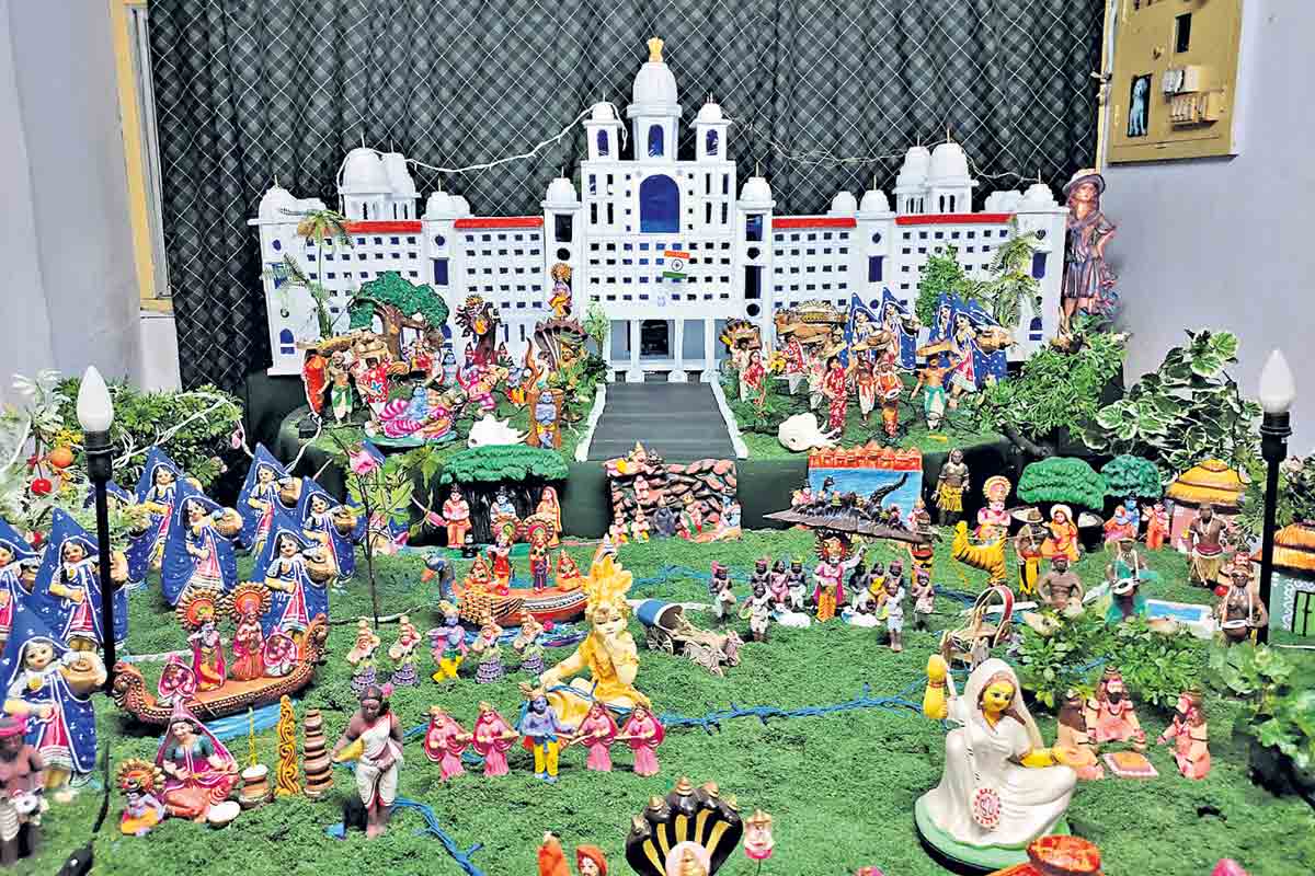 బొమ్మల కొలువులో సచివాలయం