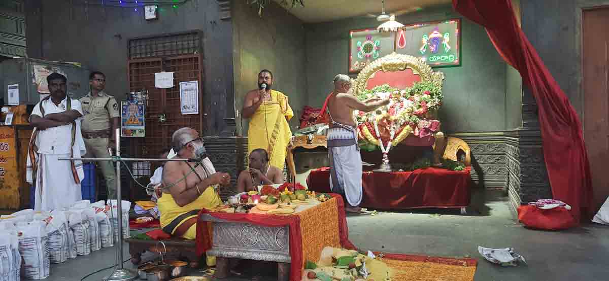 యాదాద్రిలో భక్తుల రద్దీ