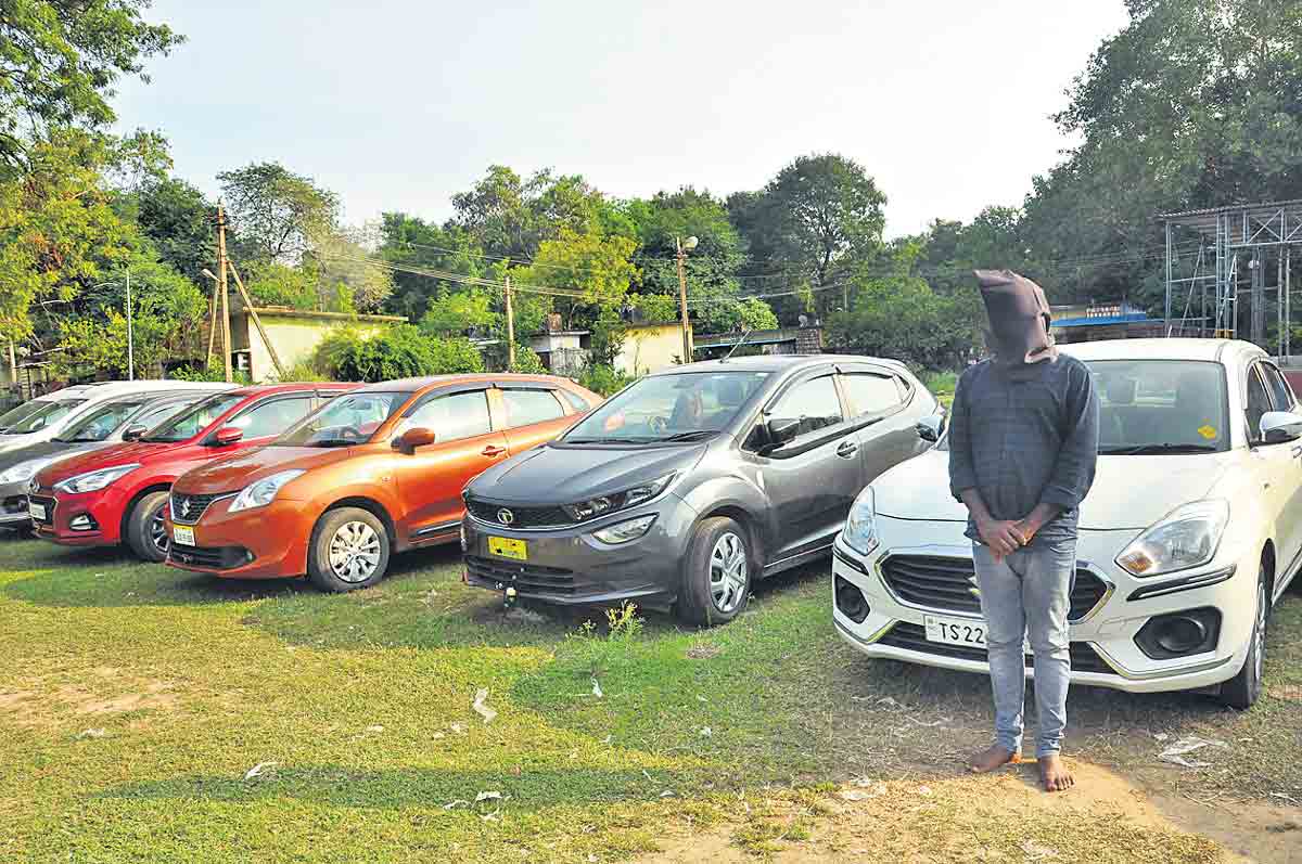 లీజుకు తీసుకొన్న కార్లను అమ్మేశాడు