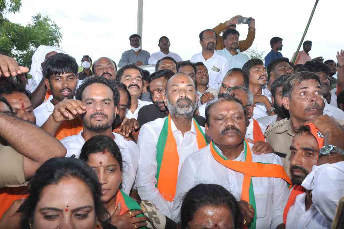 రైతులపై దాడులే లక్ష్యంగా బండి యాత్ర