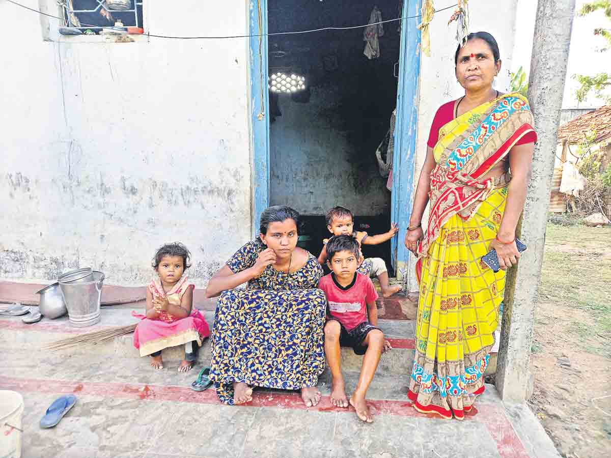 ఆమె ఆర్తి తీర్చేదెవరు?