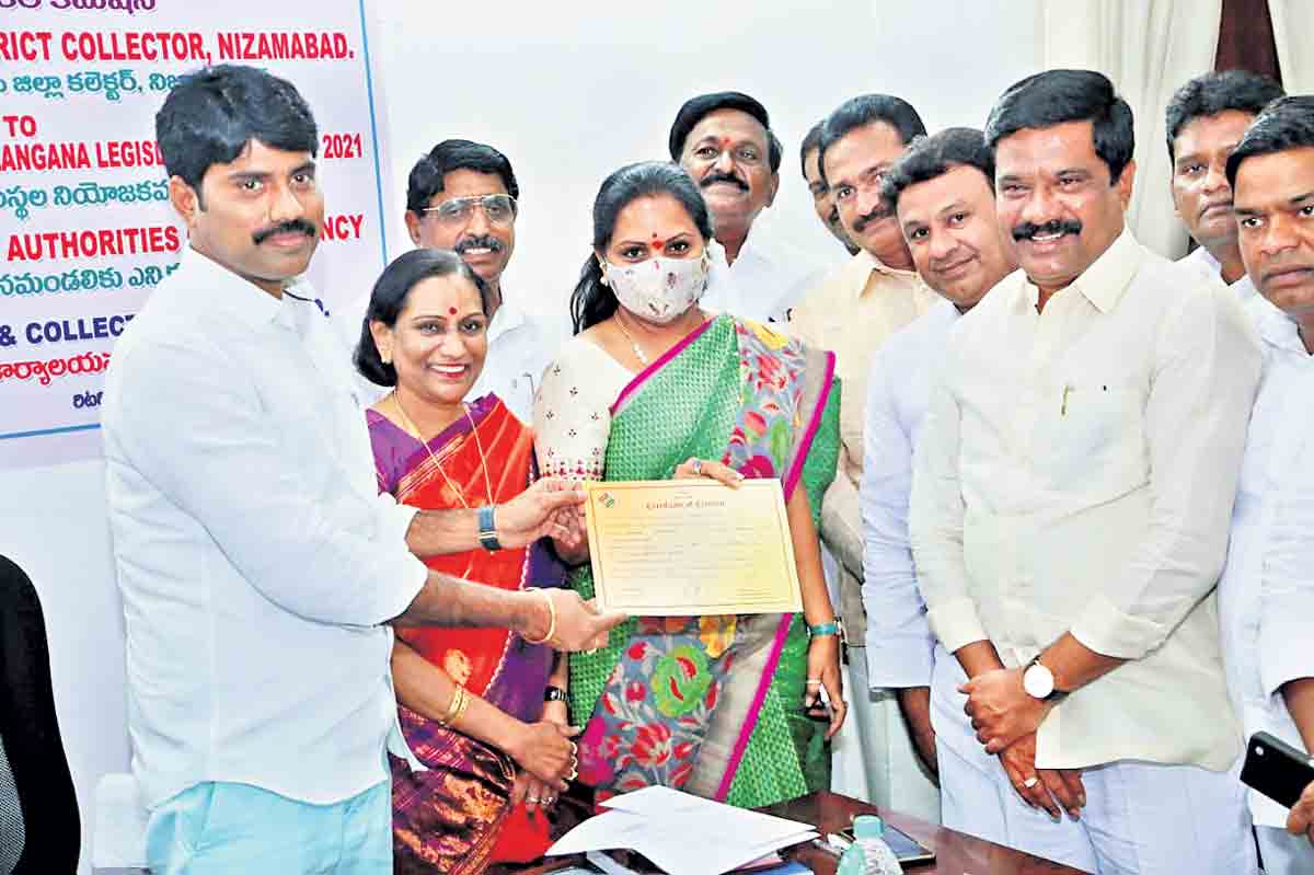 టీఆర్‌ఎస్‌ అభ్యర్థులు ఆరుగురు ఏకగ్రీవం