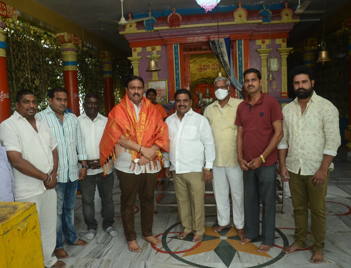 Temple | వైభవంగా ప్రారంభమైన ఆలయ ధ్వజస్తంభ ప్రతిష్ట పూజలు