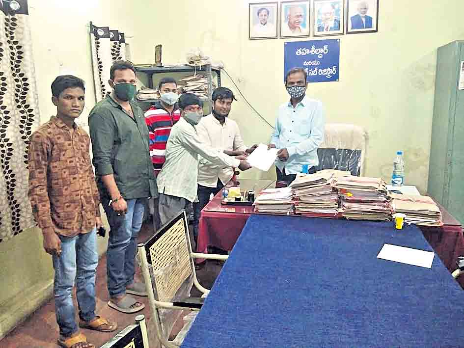 శ్మశానవాటిక స్థలం కాపాడాలని వినతి