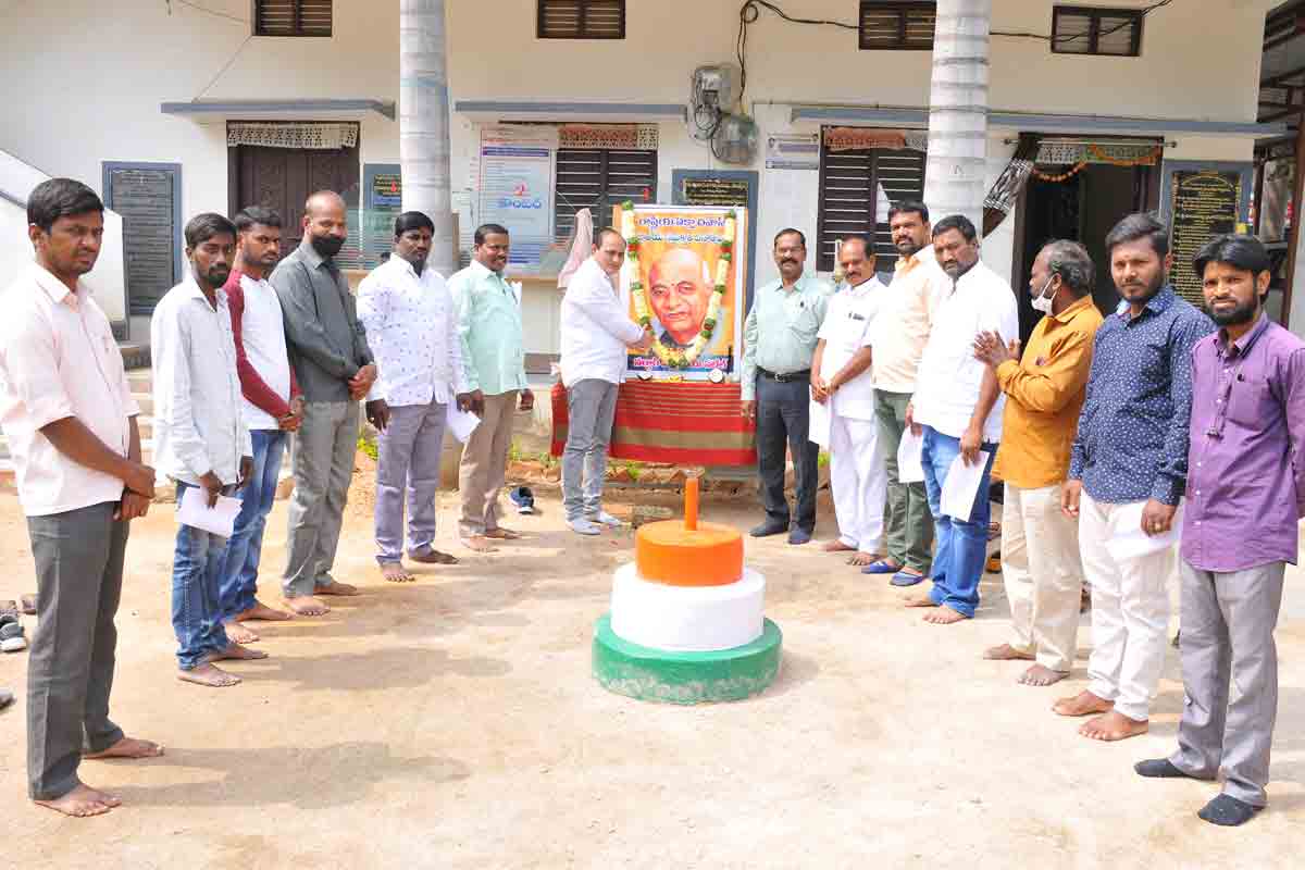 వల్లభాయ్‌ పటేల్‌ సేవలు చిరస్మరణీయం : ఎంపీపీ