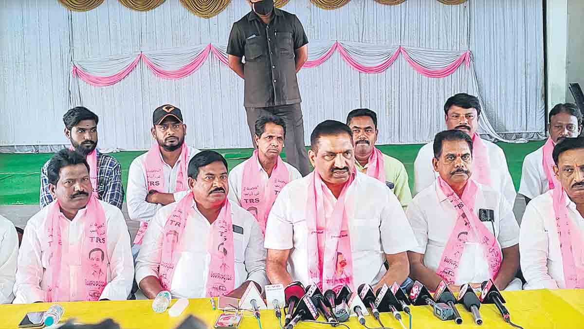 బీజేపీ అధ్యక్షుడు బండినా.. ఈటలా?