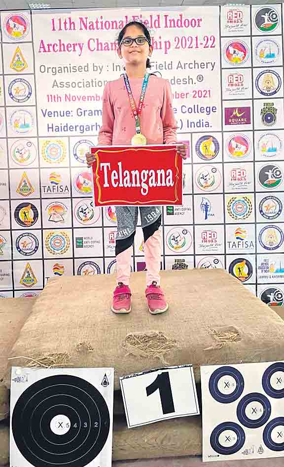 అక్షకు స్వర్ణం