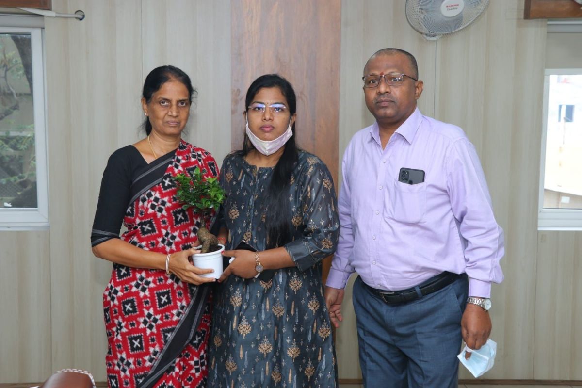 Civils topper | డాక్టర్‌ శ్రీజను అభినందించిన మంత్రి సబితా ఇంద్రారెడ్డి