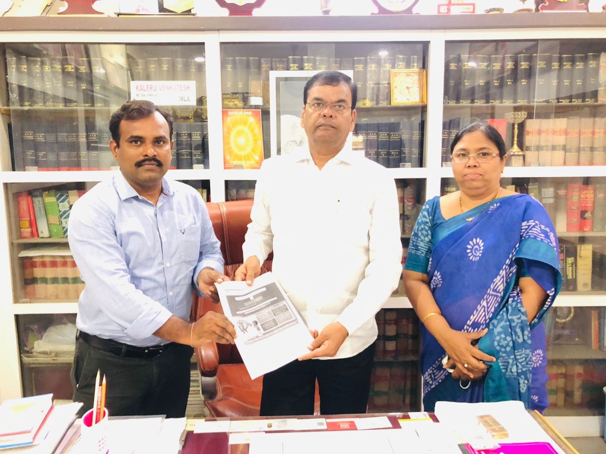 Labour department | ఎమ్మెల్యేను కలిసిన కార్మికశాఖ అధికారులు