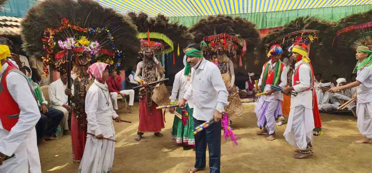 దండారికి రాష్ట్ర ప్రభుత్వం గుర్తింపు.. కోలాటంలో పాల్గొన్న ఎమ్మెల్యే ఆత్రం సక్కు